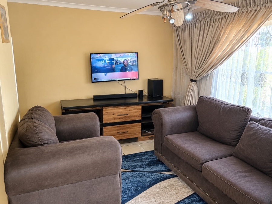 2 Bedroom Property for Sale in Tlhabane West North West